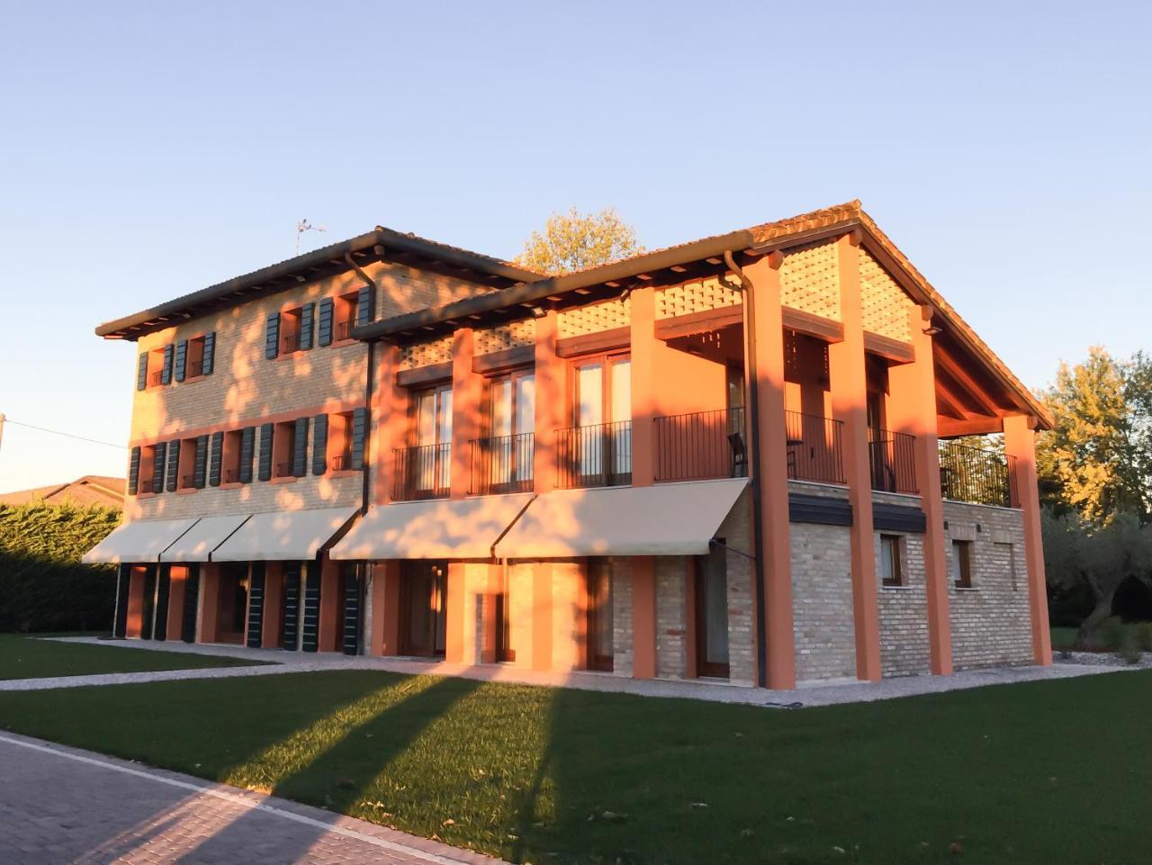 Crystal Luxury House Hotel Fiume Veneto Екстериор снимка